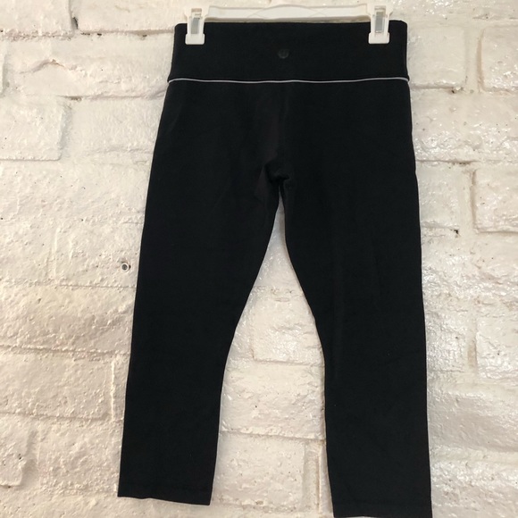 LULULEMON CAPRI BLACK SIZE 6 - Picture 6 of 8